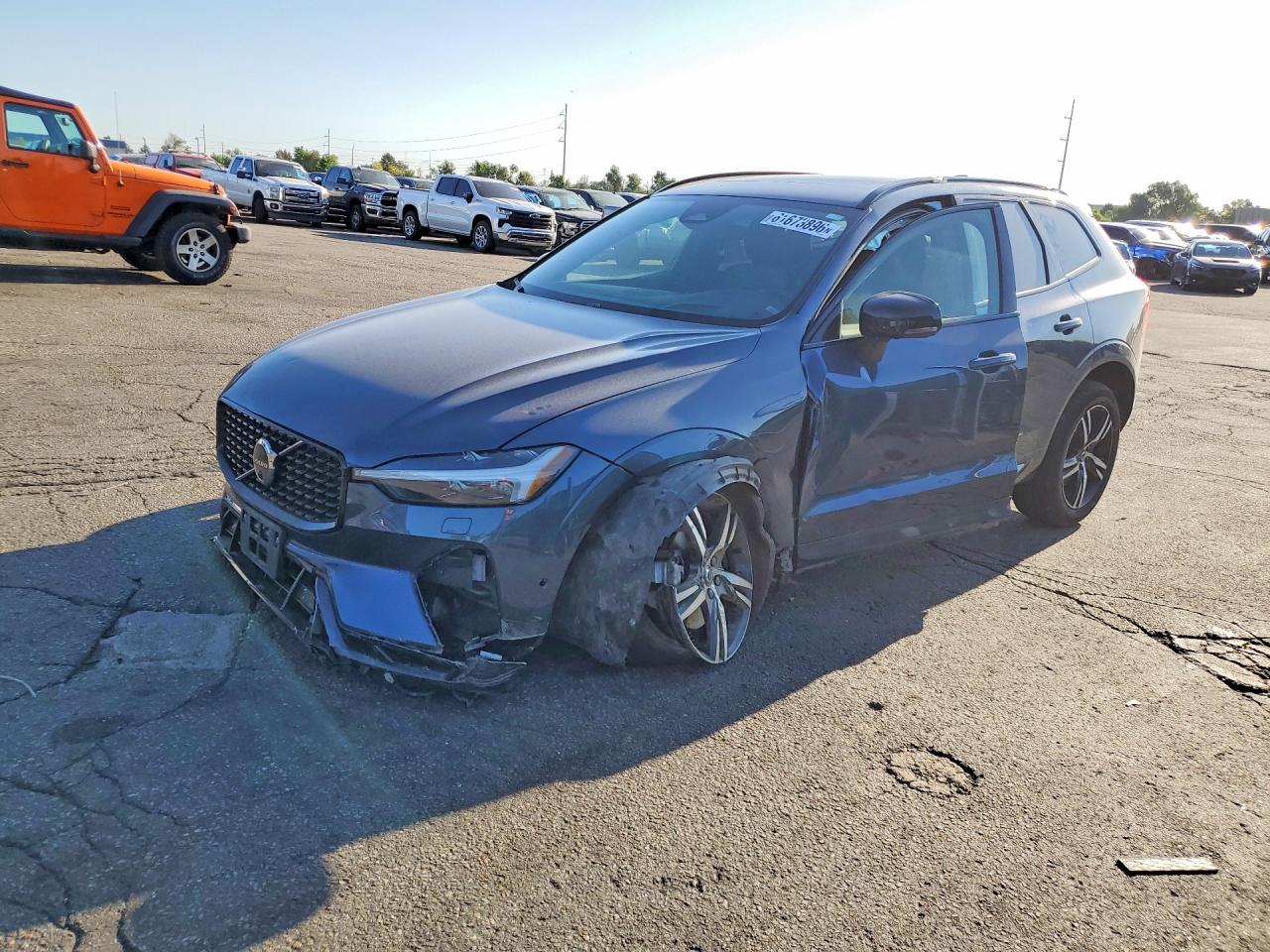 2022 VOLVO XC60 B5 R-DESIGN