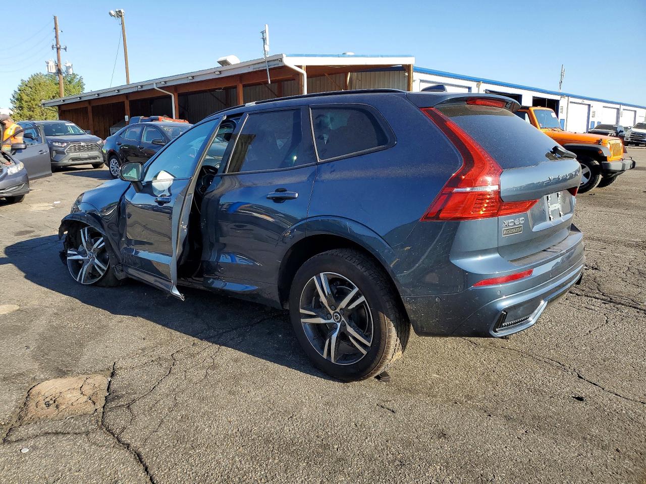 2022 VOLVO XC60 B5 R-DESIGN — снимка 2