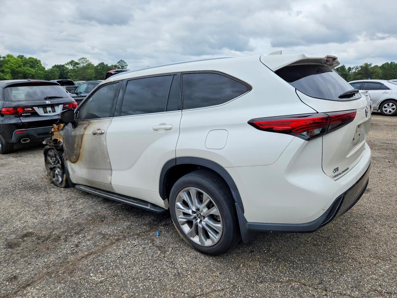 2021 TOYOTA HIGHLANDER LIMITED — снимка 2