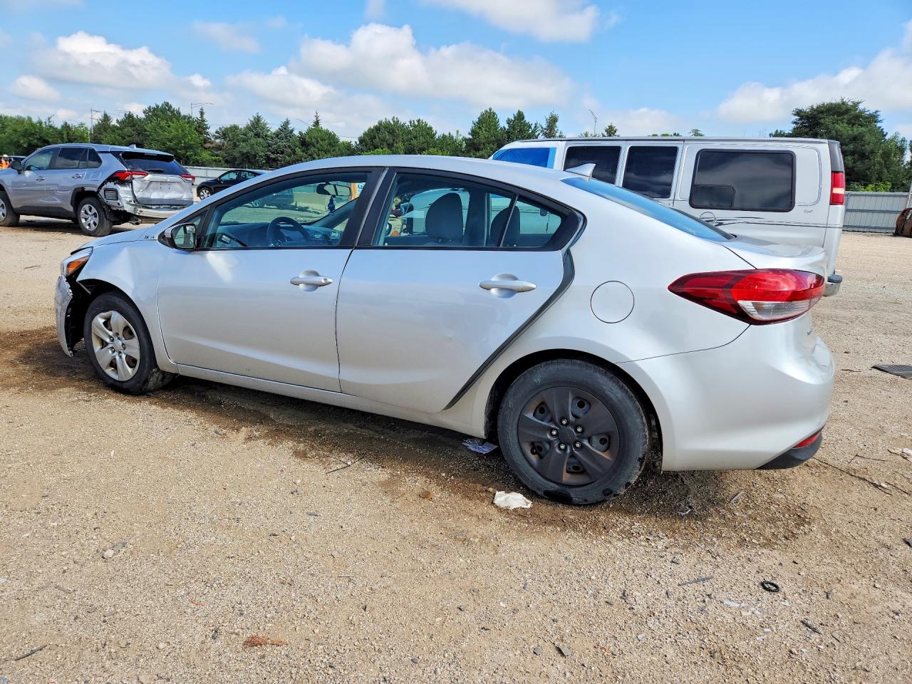 2017 KIA FORTE LX — снимка 2