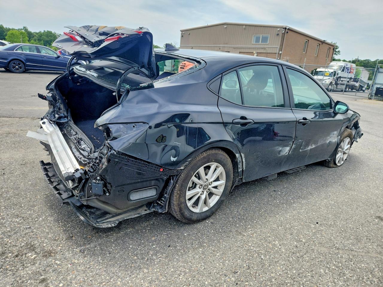 2026 TOYOTA CAMRY LE — снимка 3
