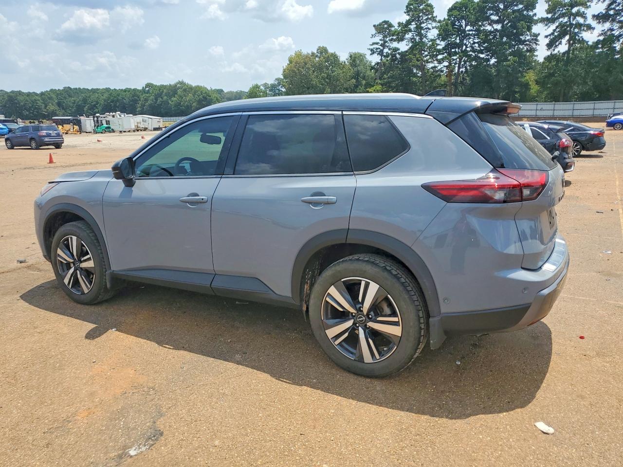 2024 NISSAN ROGUE SL — снимка 2