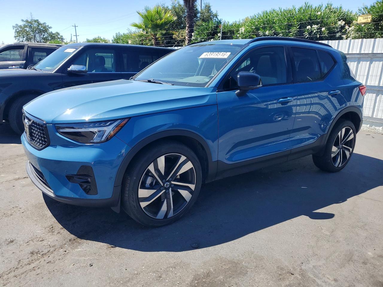 2023 VOLVO XC40 PLUS