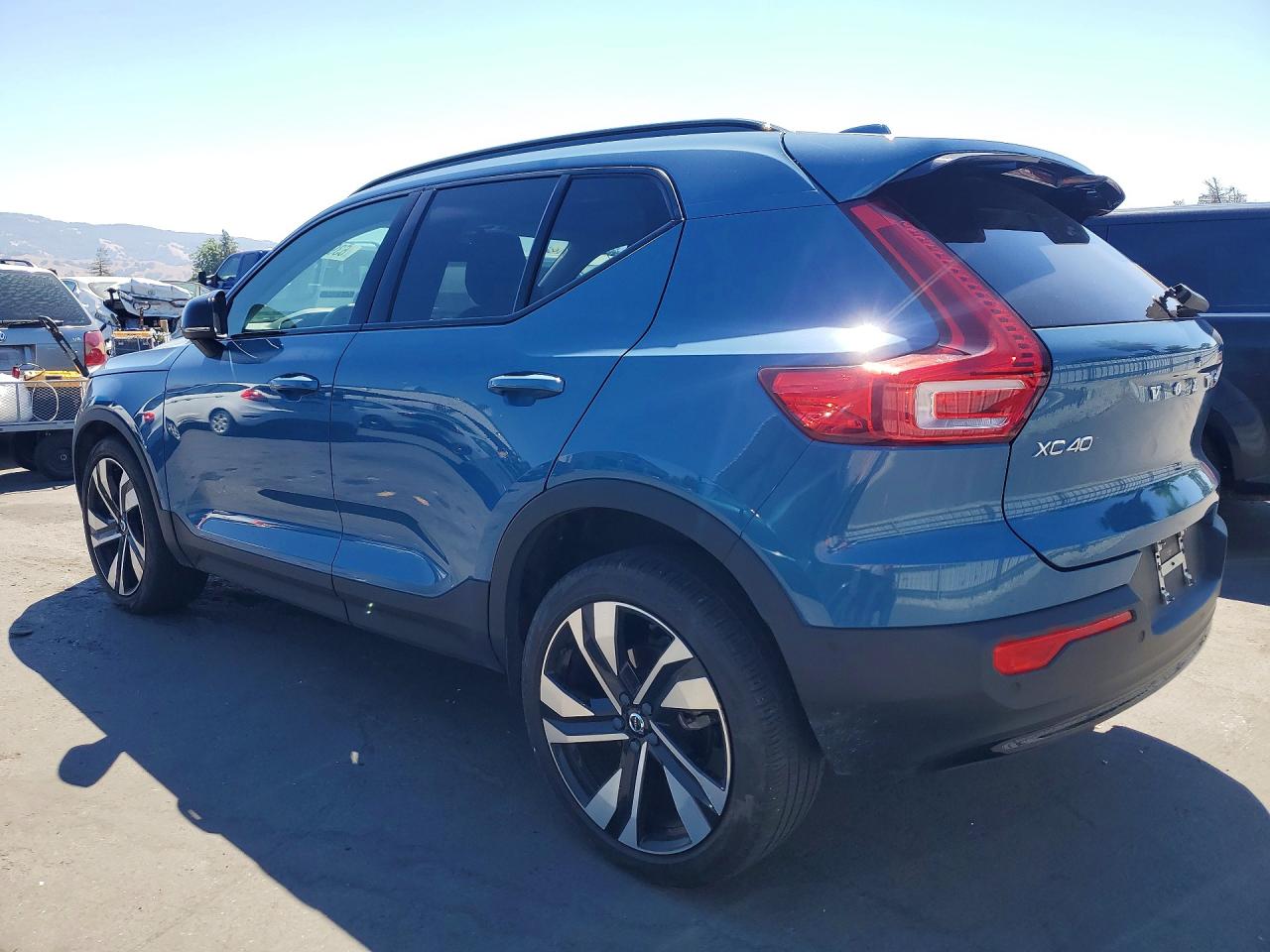 2023 VOLVO XC40 PLUS — снимка 2