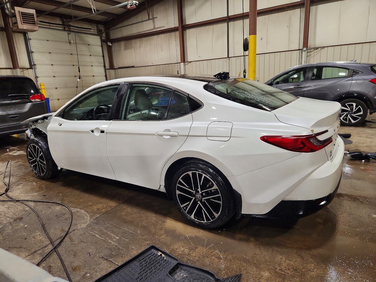 2025 TOYOTA CAMRY XLE — снимка 2