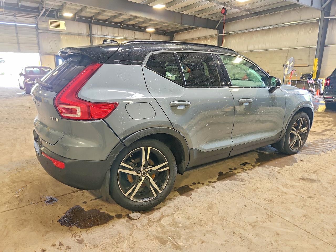2021 VOLVO XC40 T5 R-DESIGN — снимка 3