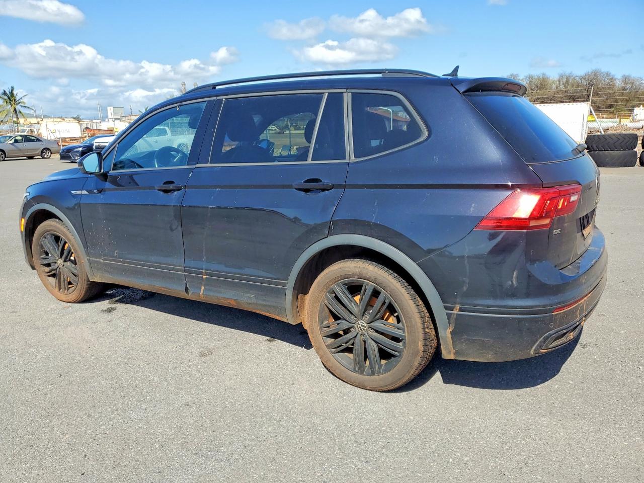 2022 VOLKSWAGEN TIGUAN SE R-LINE BLACK — снимка 2