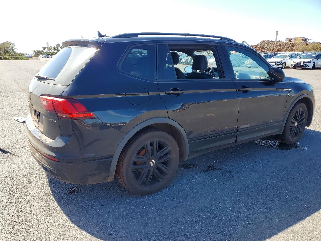 2022 VOLKSWAGEN TIGUAN SE R-LINE BLACK — снимка 3