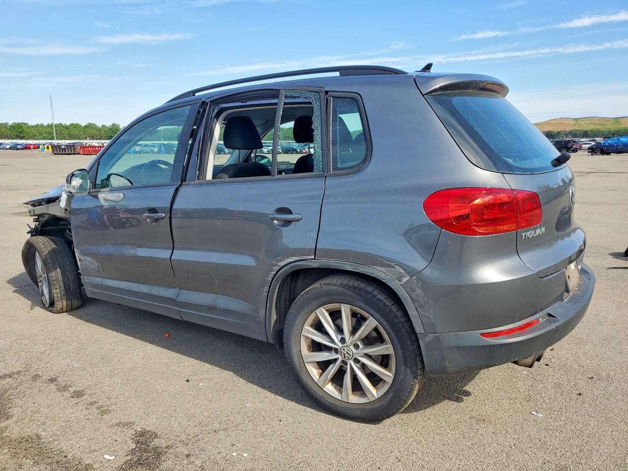 2017 VOLKSWAGEN TIGUAN S — снимка 2
