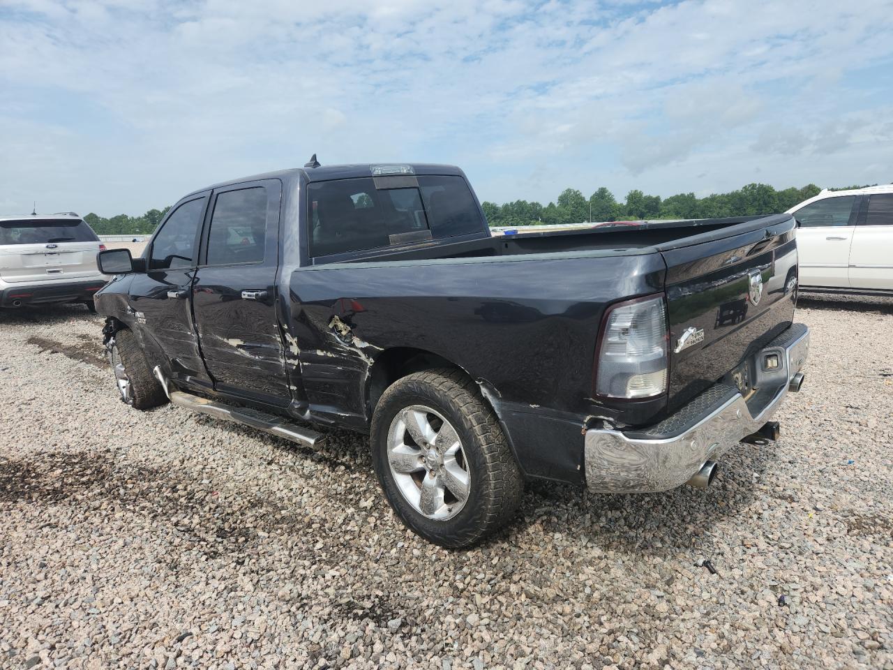 2017 RAM 1500 SLT — снимка 2