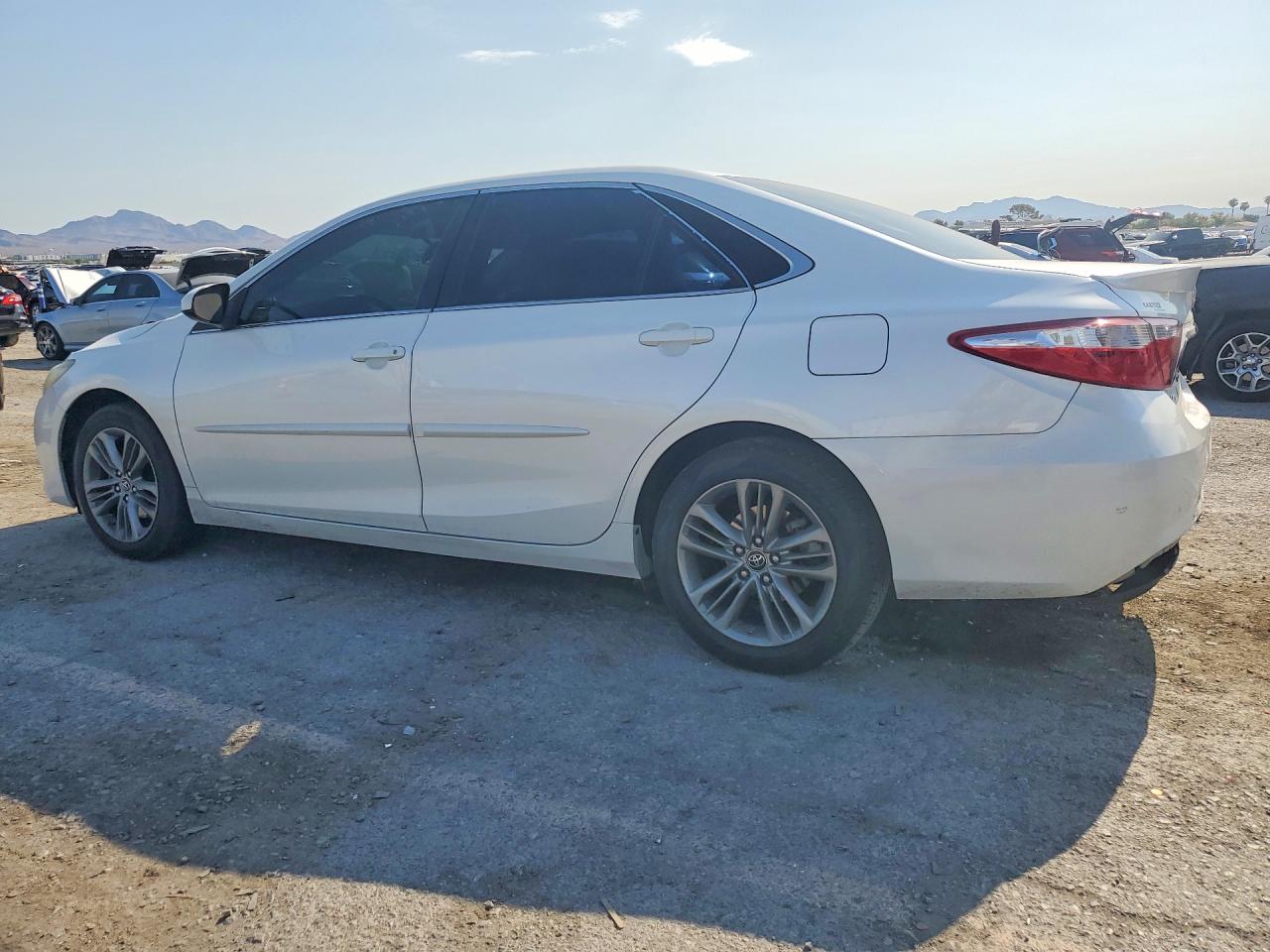 2017 TOYOTA CAMRY SE — снимка 2