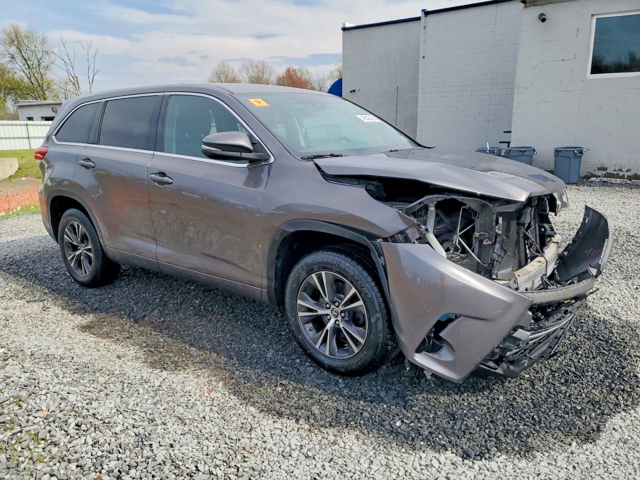 2017 TOYOTA HIGHLANDER LE — снимка 4