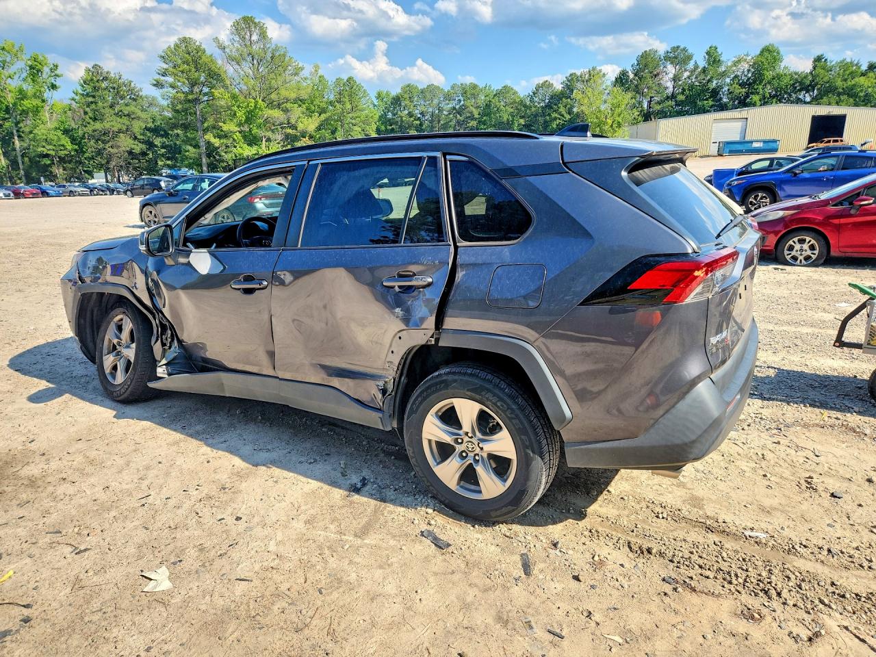 2022 TOYOTA RAV4 XLE — снимка 2
