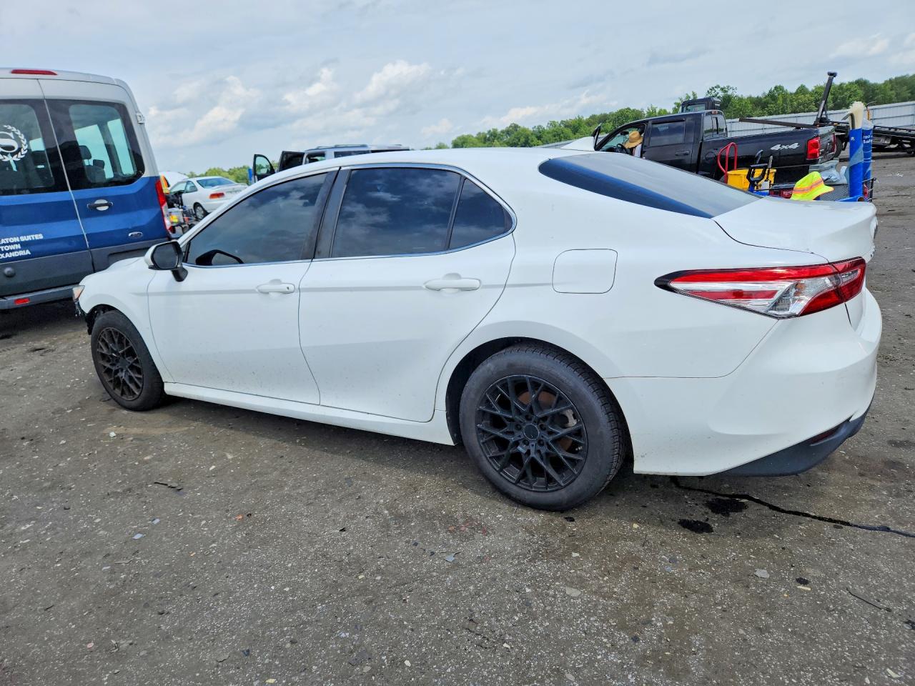 2019 TOYOTA CAMRY LE — снимка 2