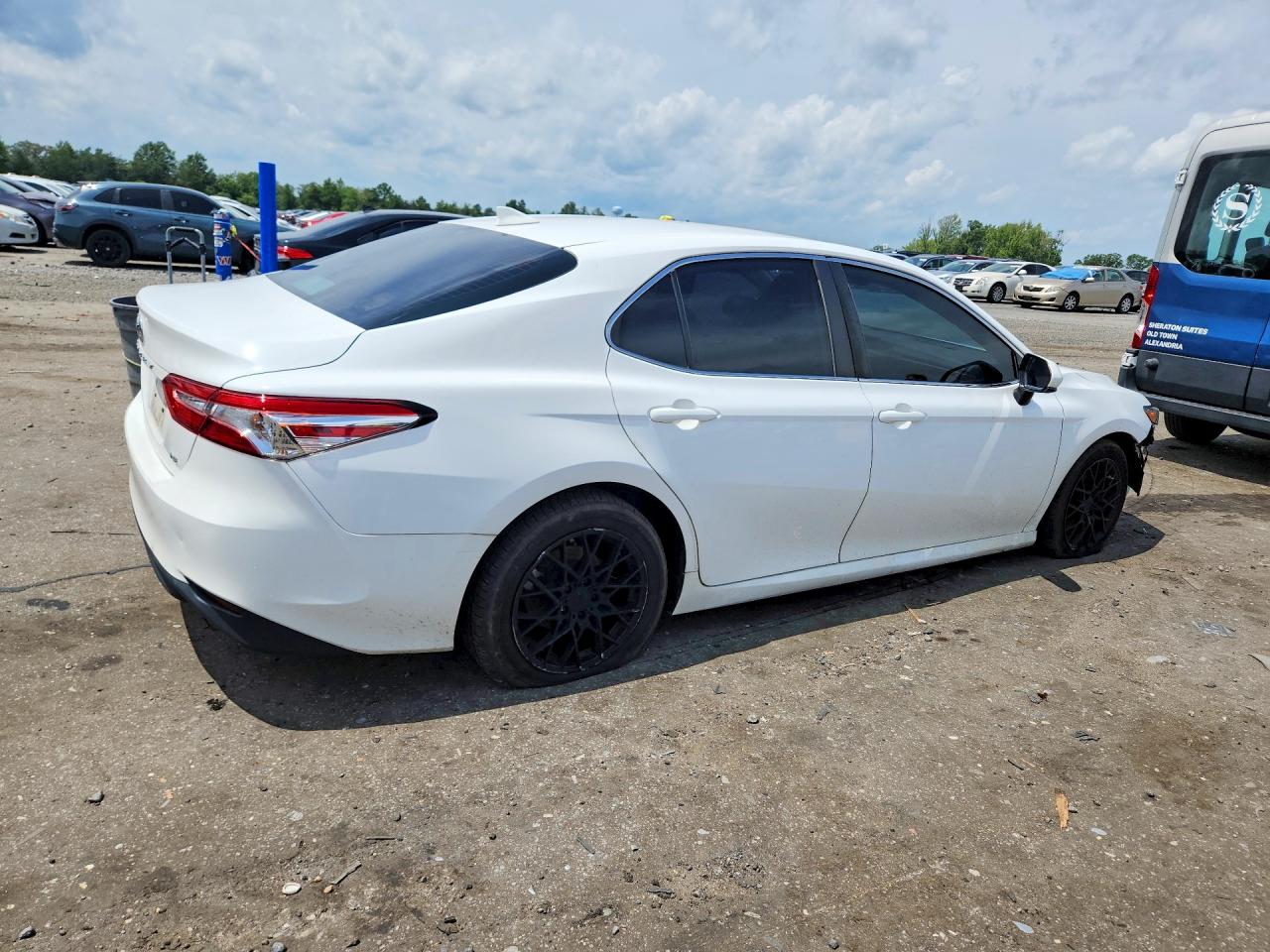 2019 TOYOTA CAMRY LE — снимка 3