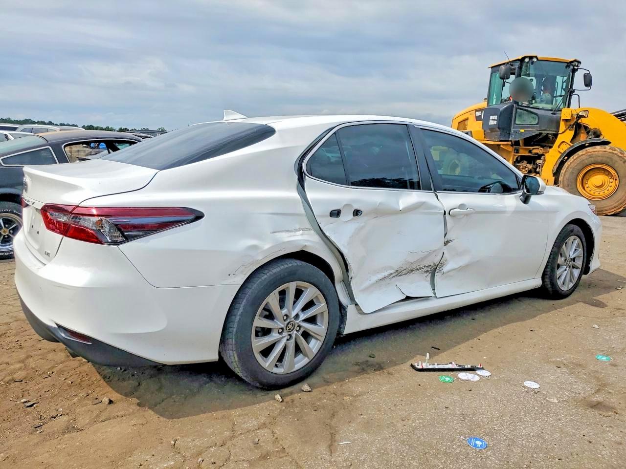 2022 TOYOTA CAMRY LE — снимка 3