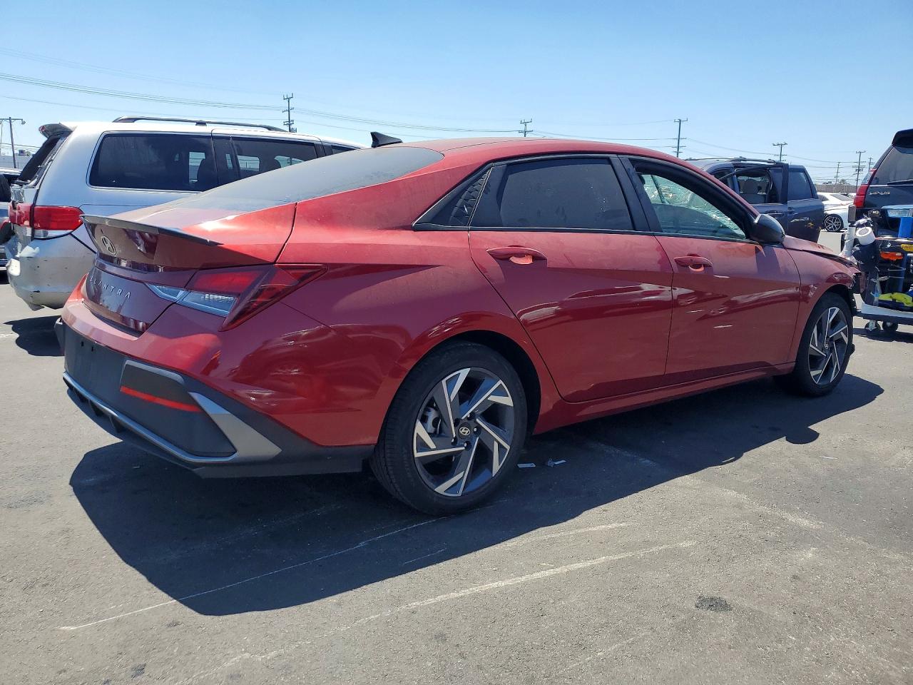 2025 HYUNDAI ELANTRA SEL SPORT — снимка 3