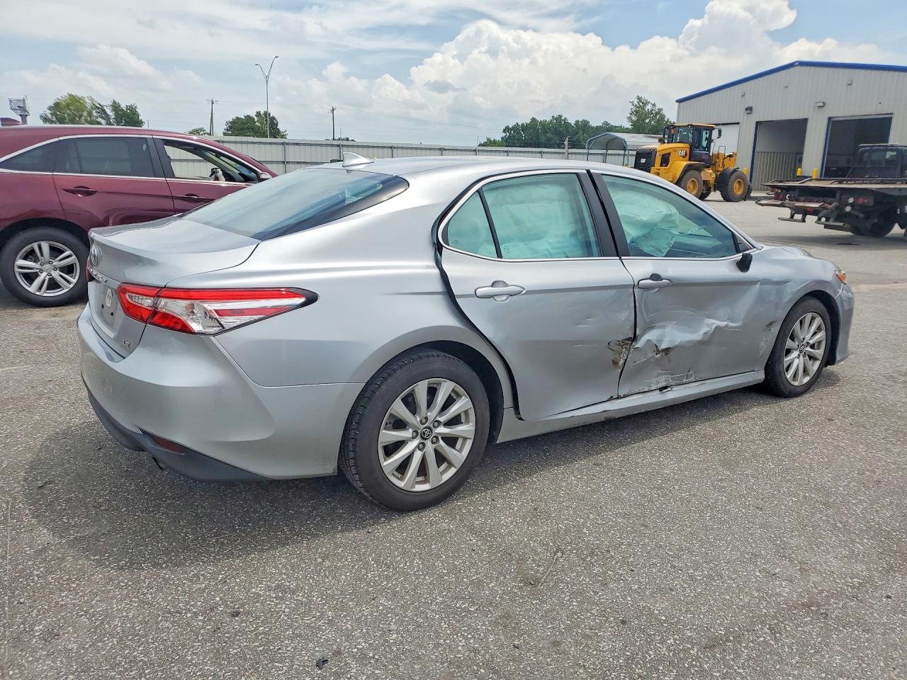 2019 TOYOTA CAMRY LE — снимка 3