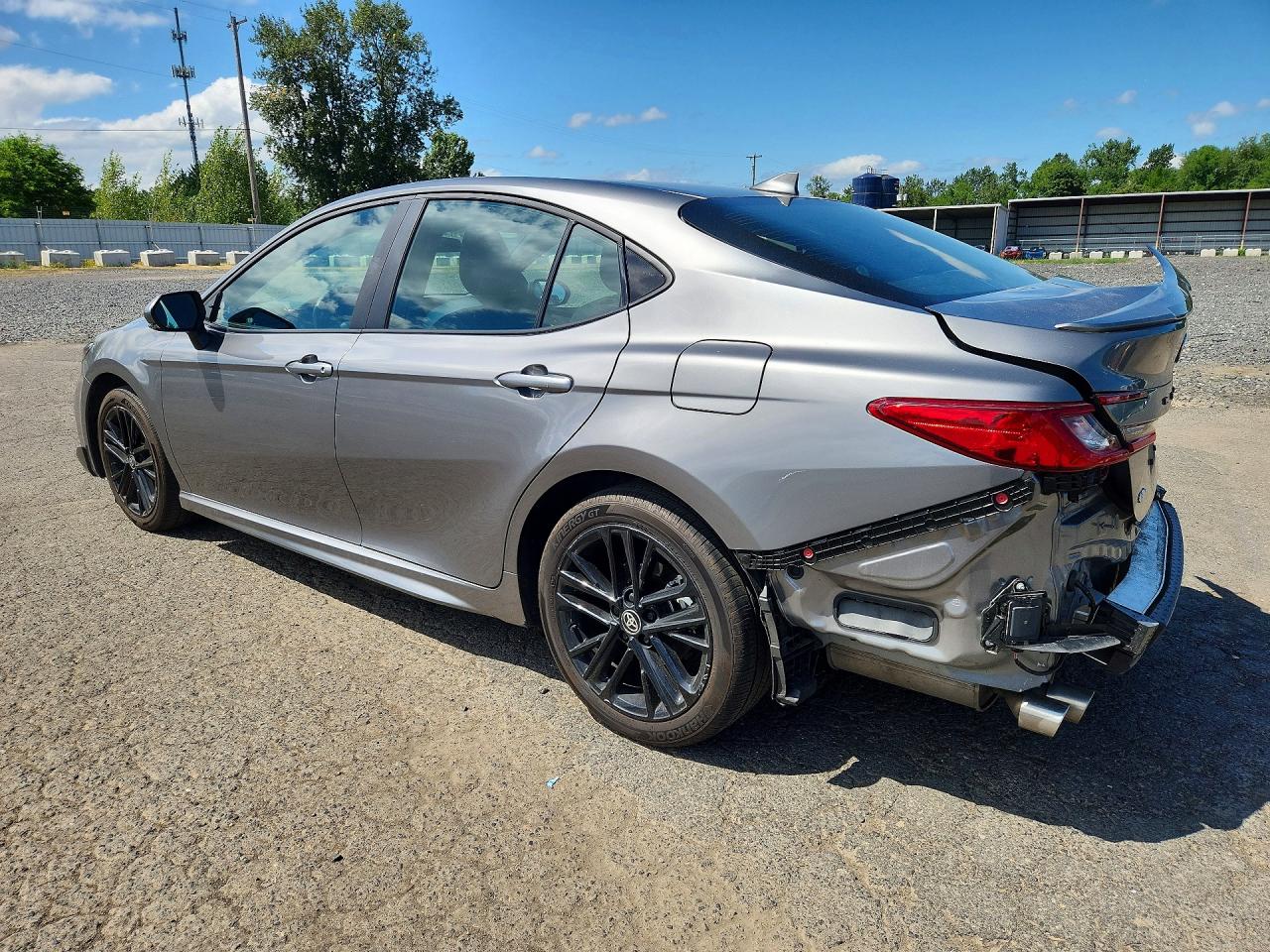 2026 TOYOTA CAMRY SE — снимка 2