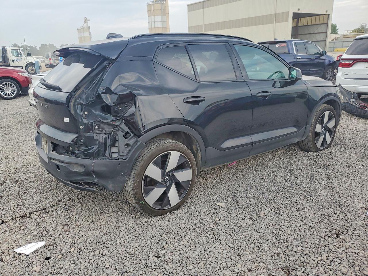 2023 VOLVO XC40 RECHARGE ULTIMATE — снимка 3