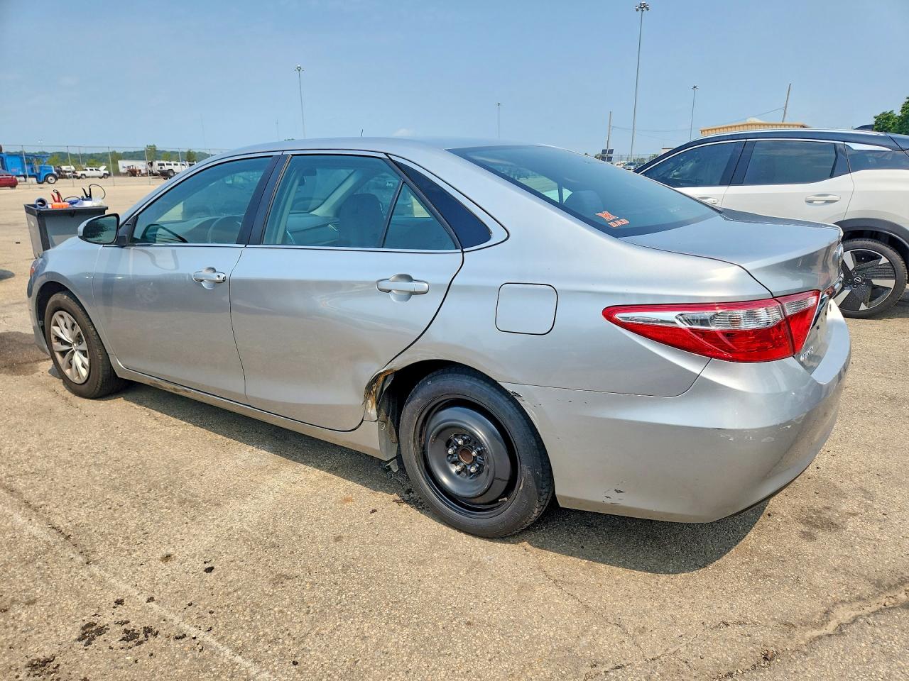 2017 TOYOTA CAMRY LE — снимка 2