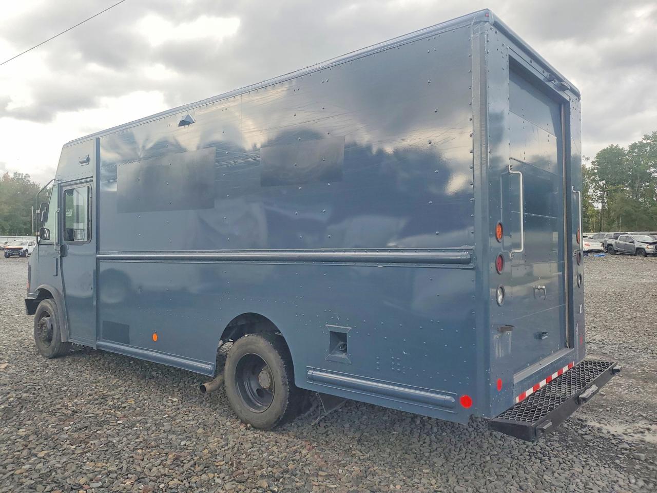 2021 FORD F59 — снимка 2