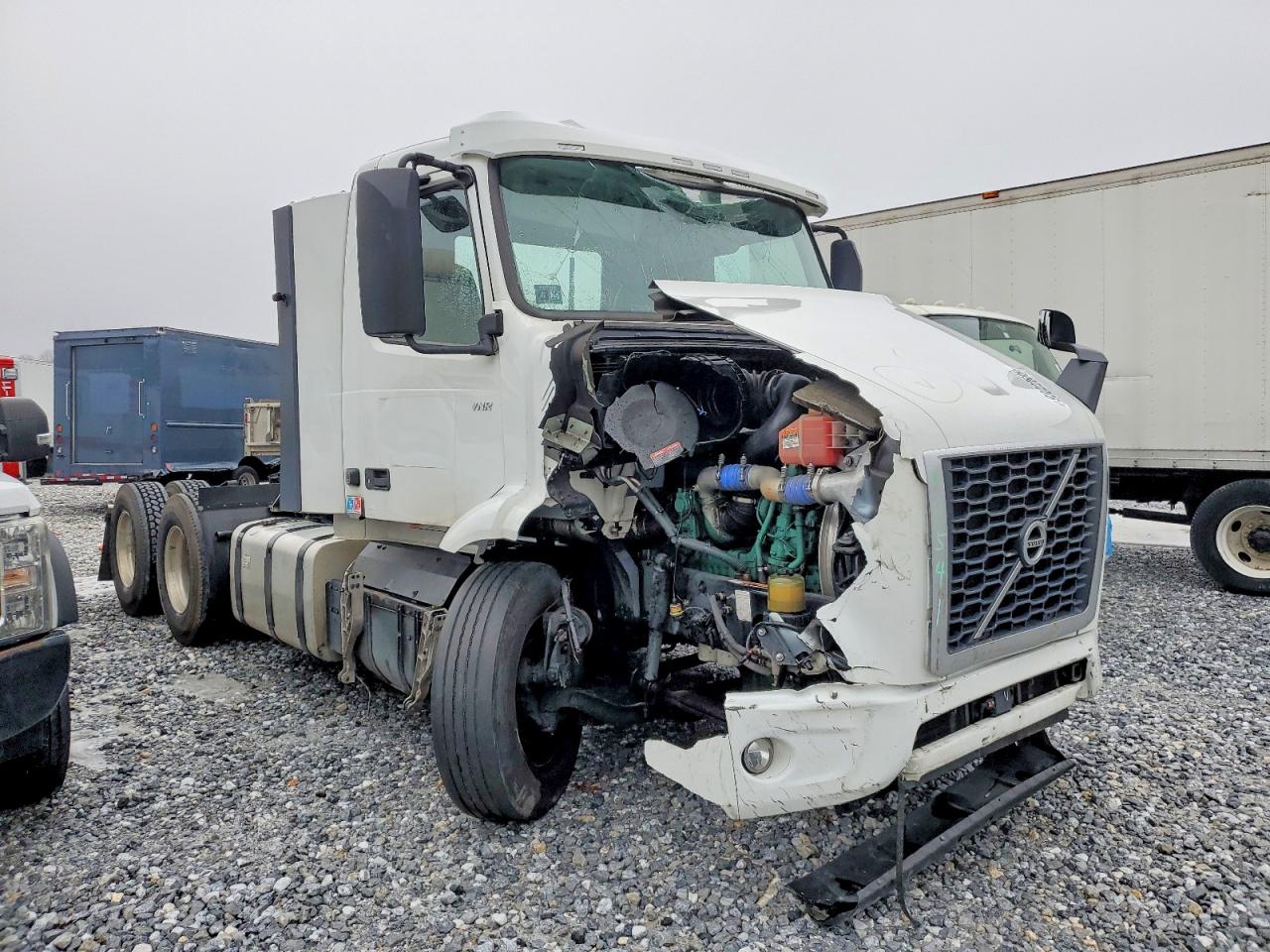 2024 VOLVO VNR