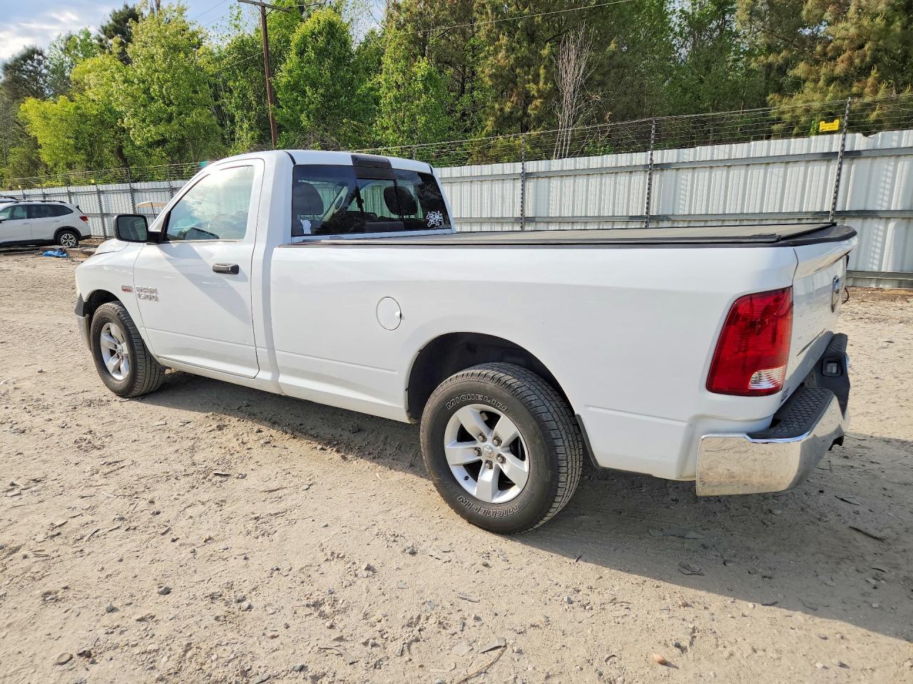 2015 RAM 1500 ST — снимка 2