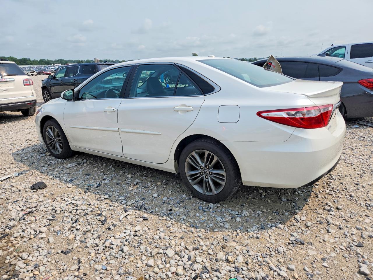 2017 TOYOTA CAMRY SE — снимка 2