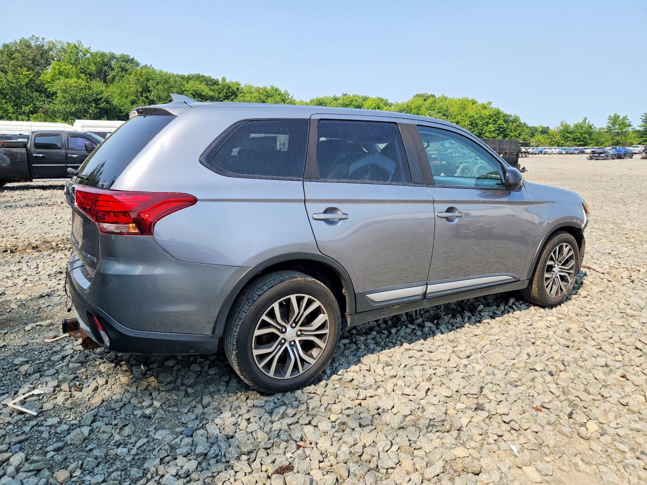 2017 MITSUBISHI OUTLANDER ES — снимка 3
