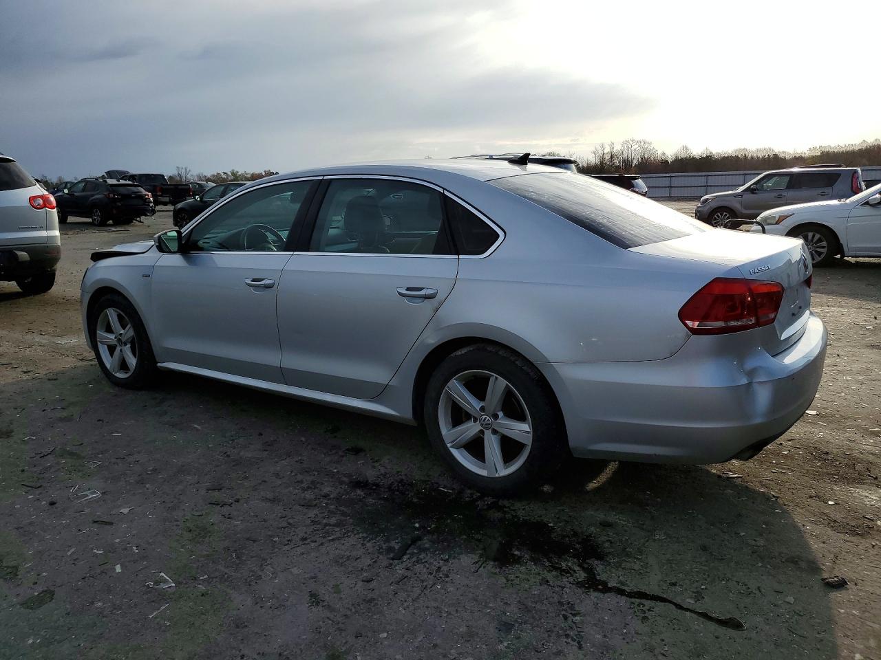 2015 VOLKSWAGEN PASSAT S — снимка 2