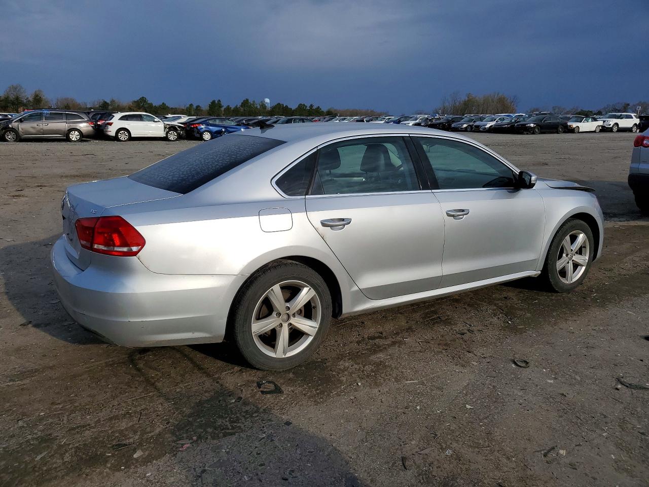 2015 VOLKSWAGEN PASSAT S — снимка 3