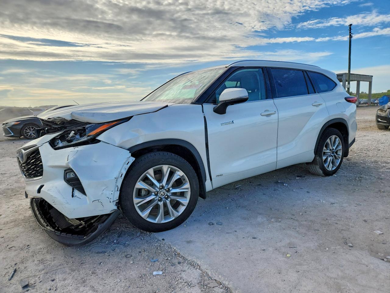 2021 TOYOTA HIGHLANDER HYBRID LIMITED