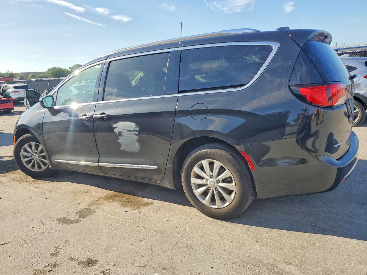 2019 CHRYSLER PACIFICA TOURING L — снимка 2