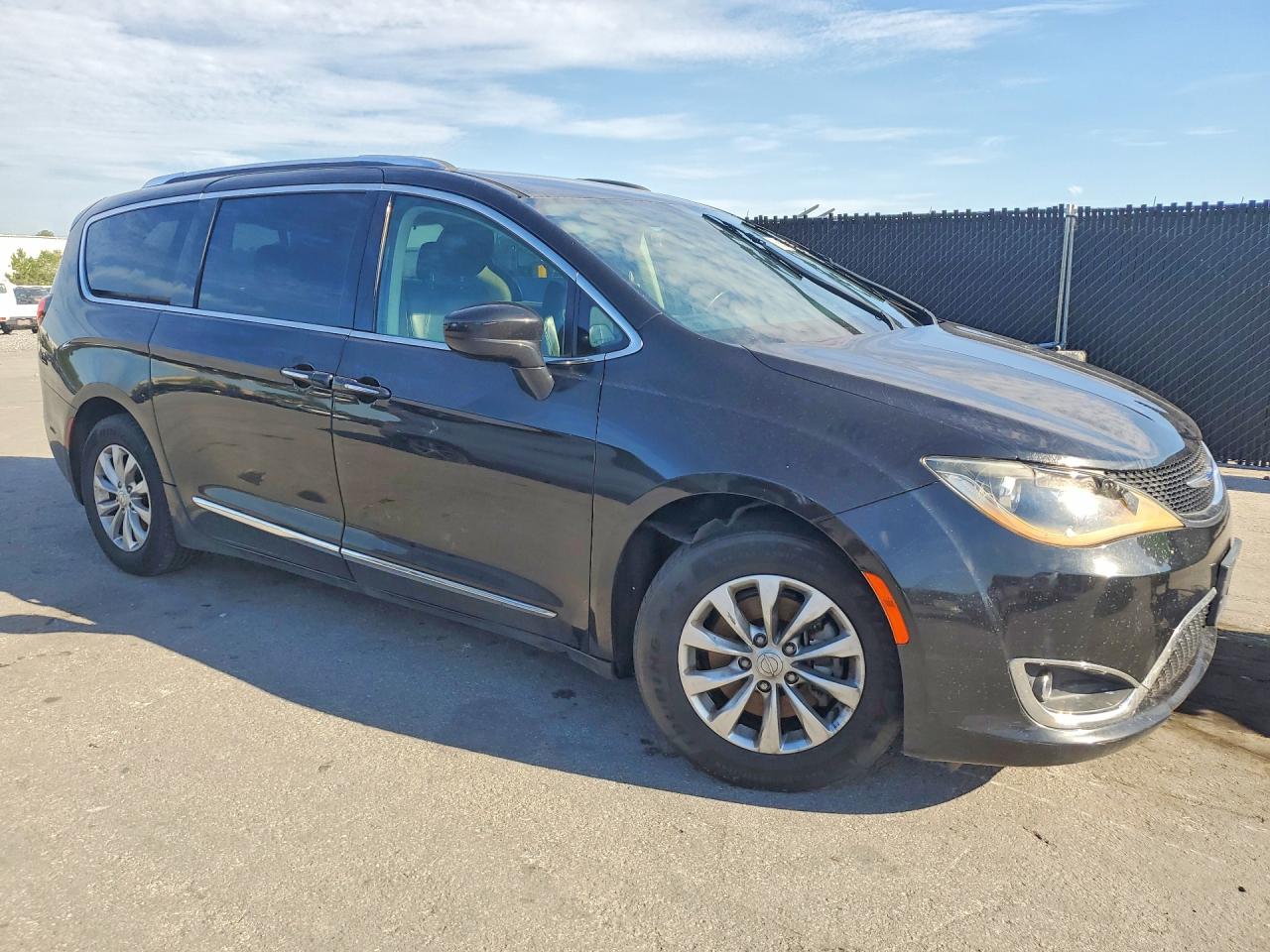 2019 CHRYSLER PACIFICA TOURING L — снимка 4