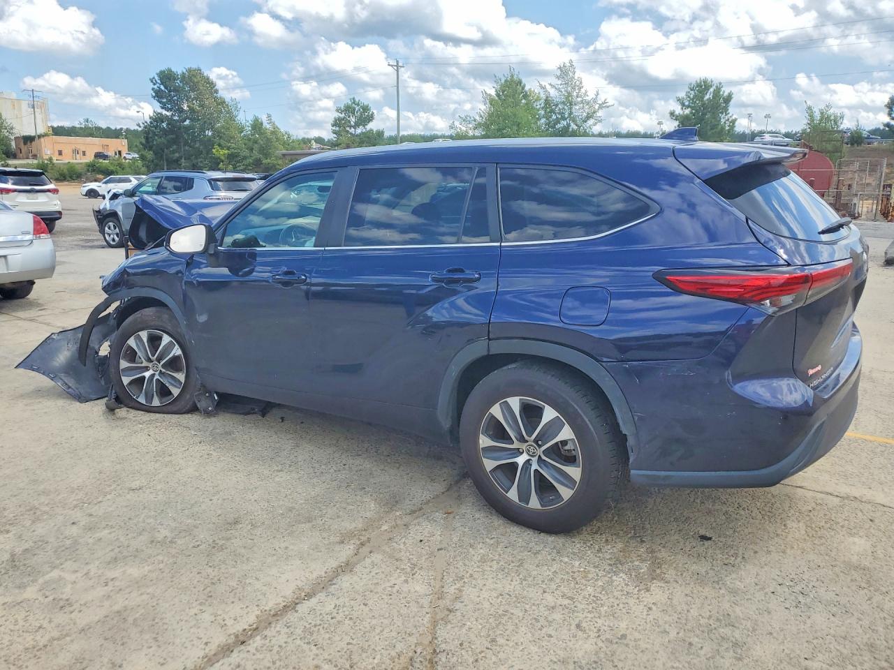 2023 TOYOTA HIGHLANDER XLE — снимка 2