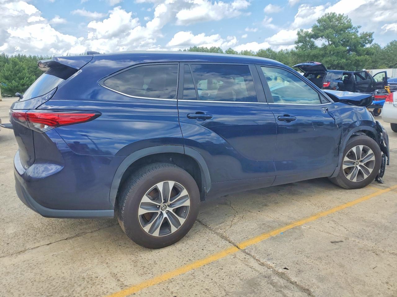 2023 TOYOTA HIGHLANDER XLE — снимка 3