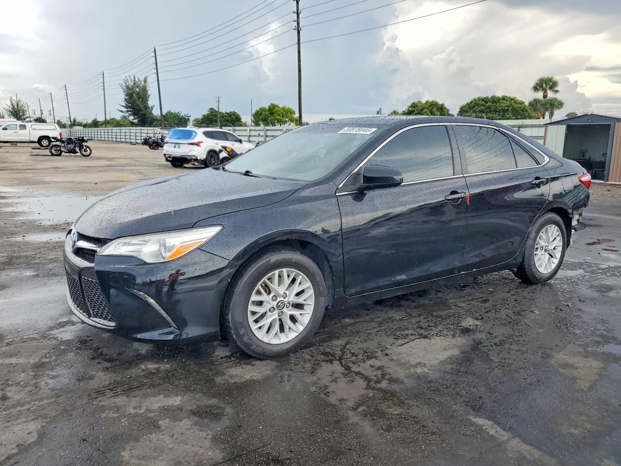 2016 TOYOTA CAMRY LE