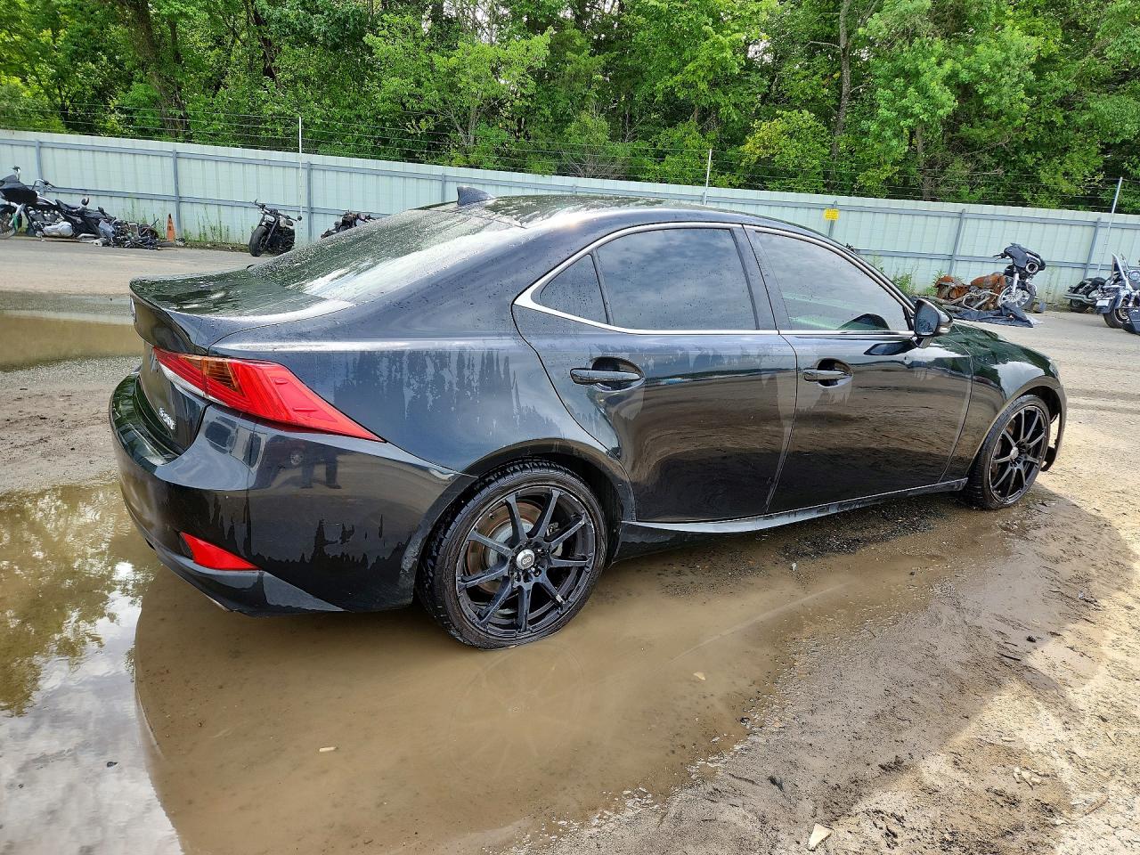 2017 LEXUS IS 200T — снимка 3