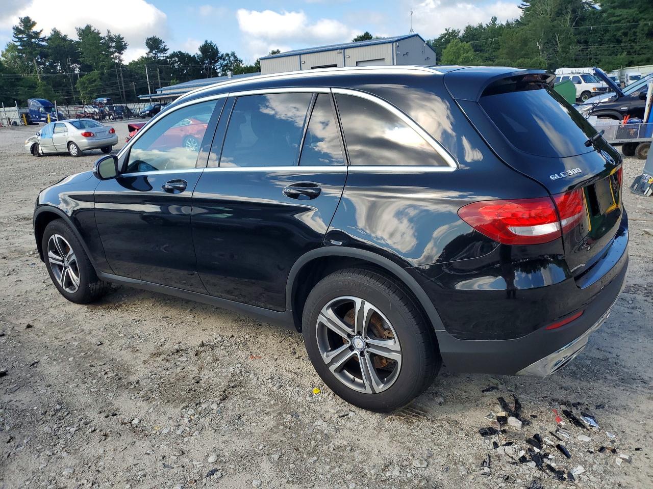 2017 MERCEDES-BENZ GLC 300 4MATIC — снимка 2