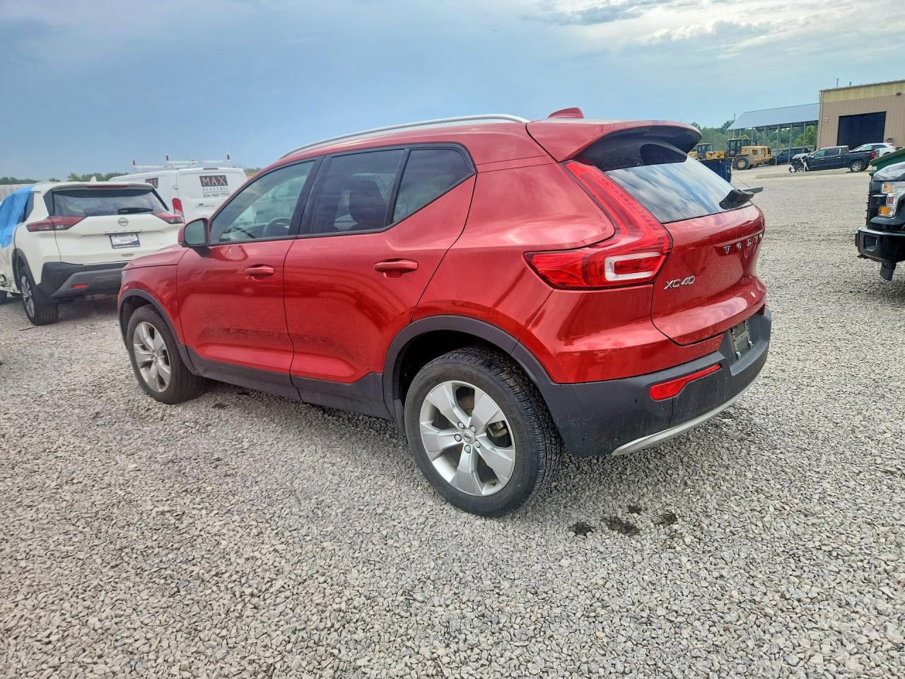 2022 VOLVO XC40 T4 MOMENTUM — снимка 2