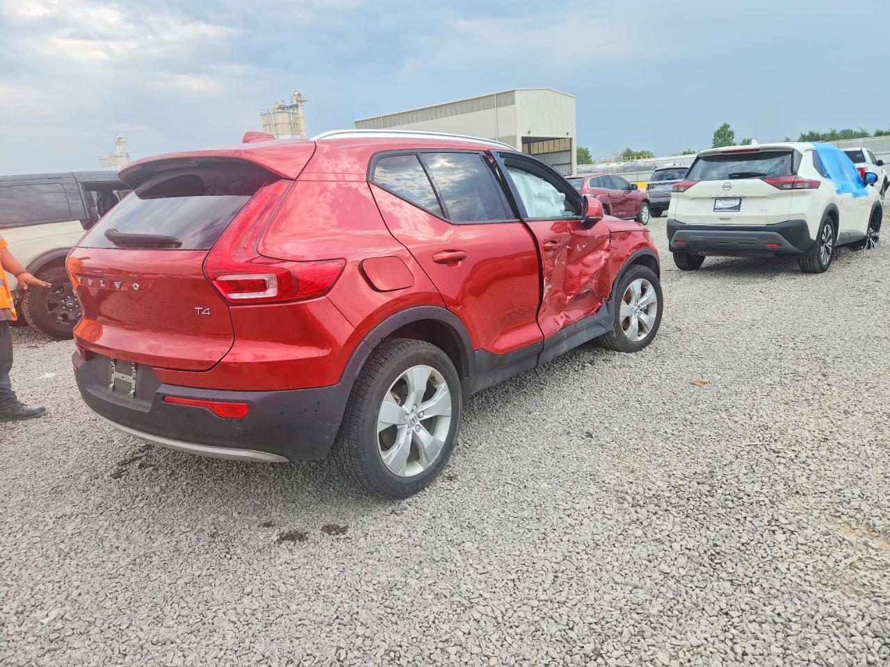 2022 VOLVO XC40 T4 MOMENTUM — снимка 3