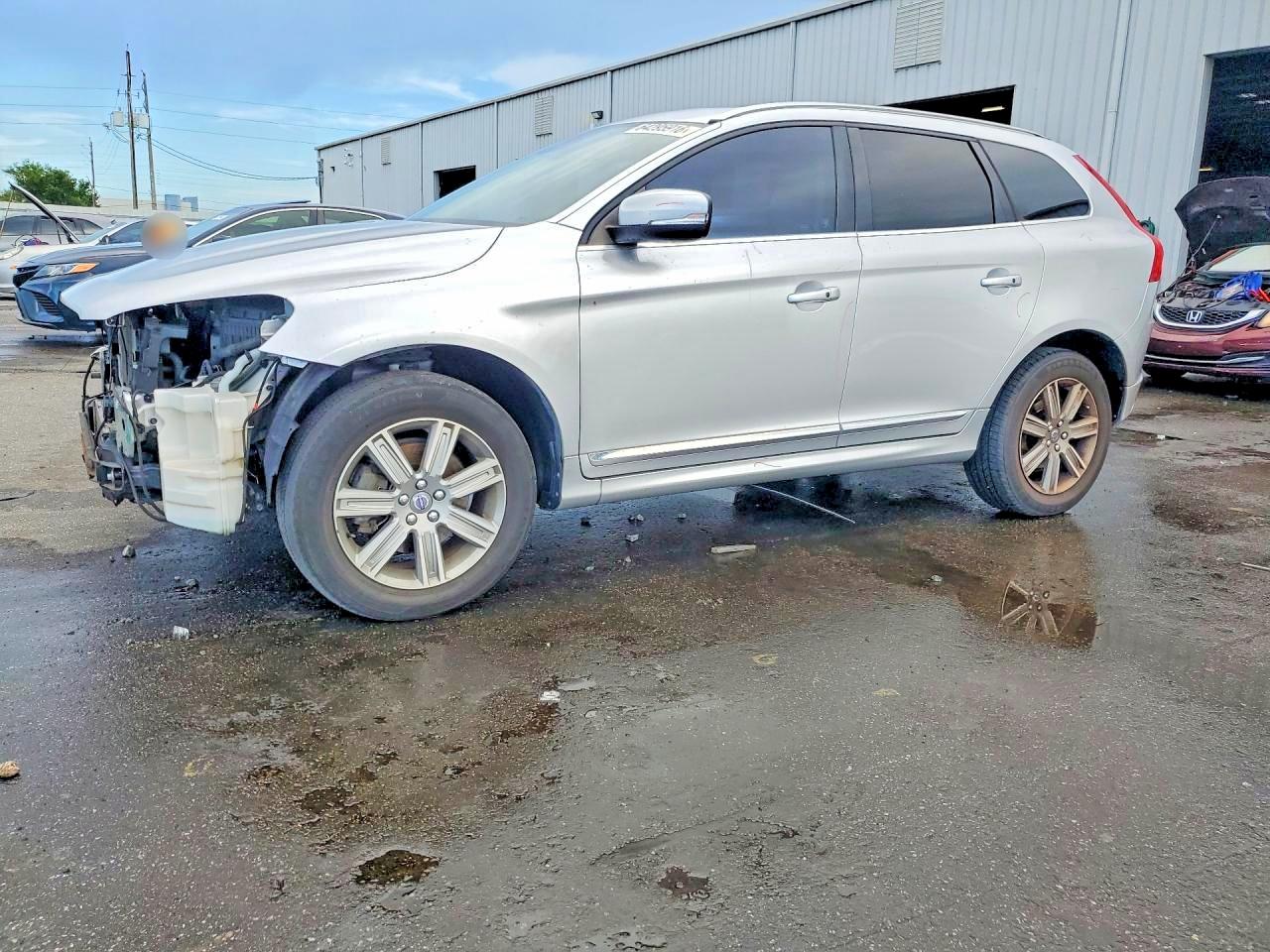 2016 VOLVO XC60 T6 PLATINUM