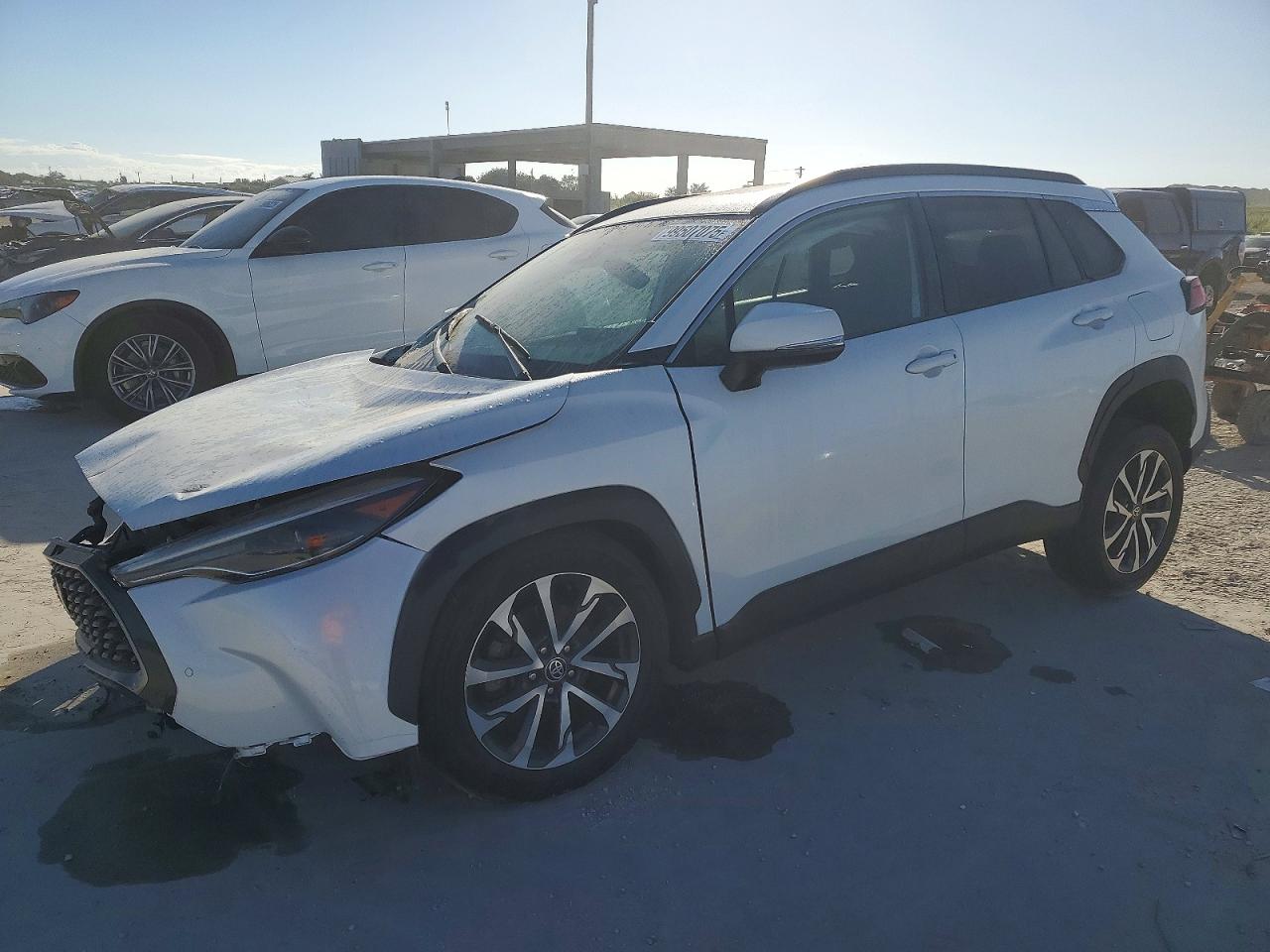 2022 TOYOTA COROLLA CROSS XLE