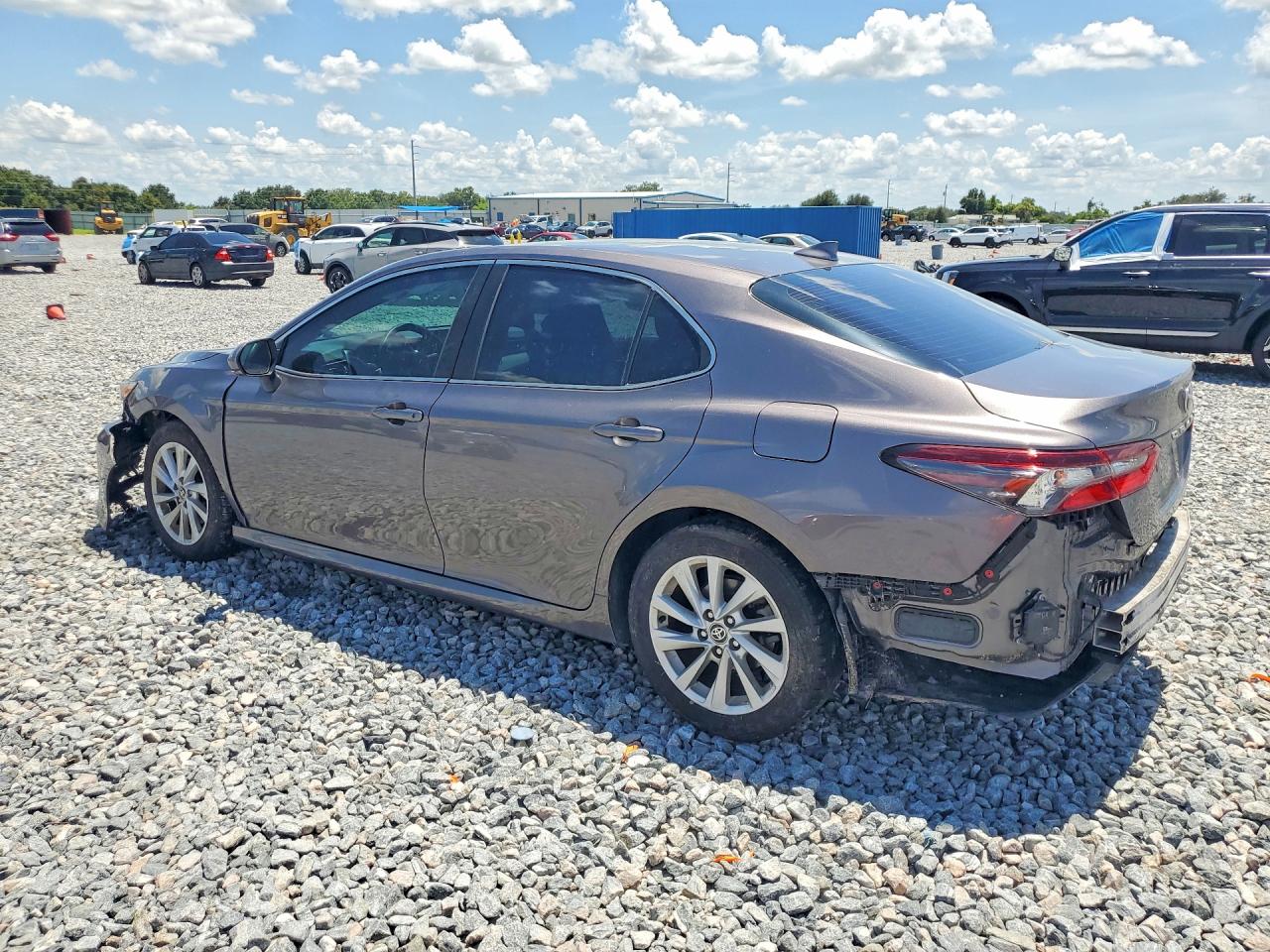 2022 TOYOTA CAMRY LE — снимка 2
