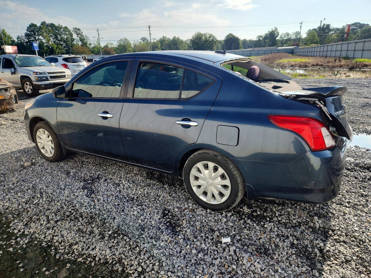 2015 NISSAN VERSA 1.6 SV — снимка 2