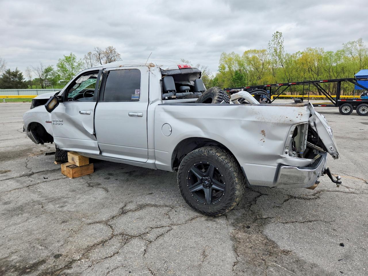 2015 RAM 1500 SLT — снимка 2