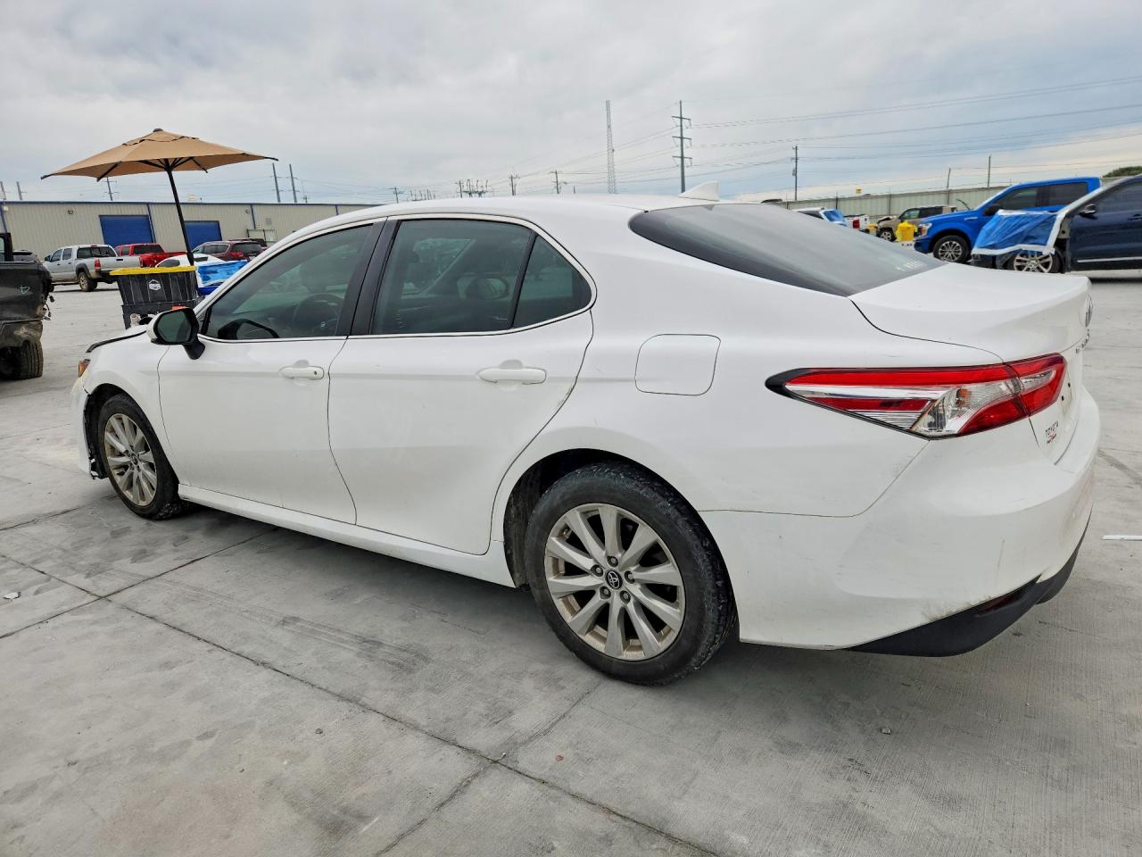 2019 TOYOTA CAMRY LE — снимка 2