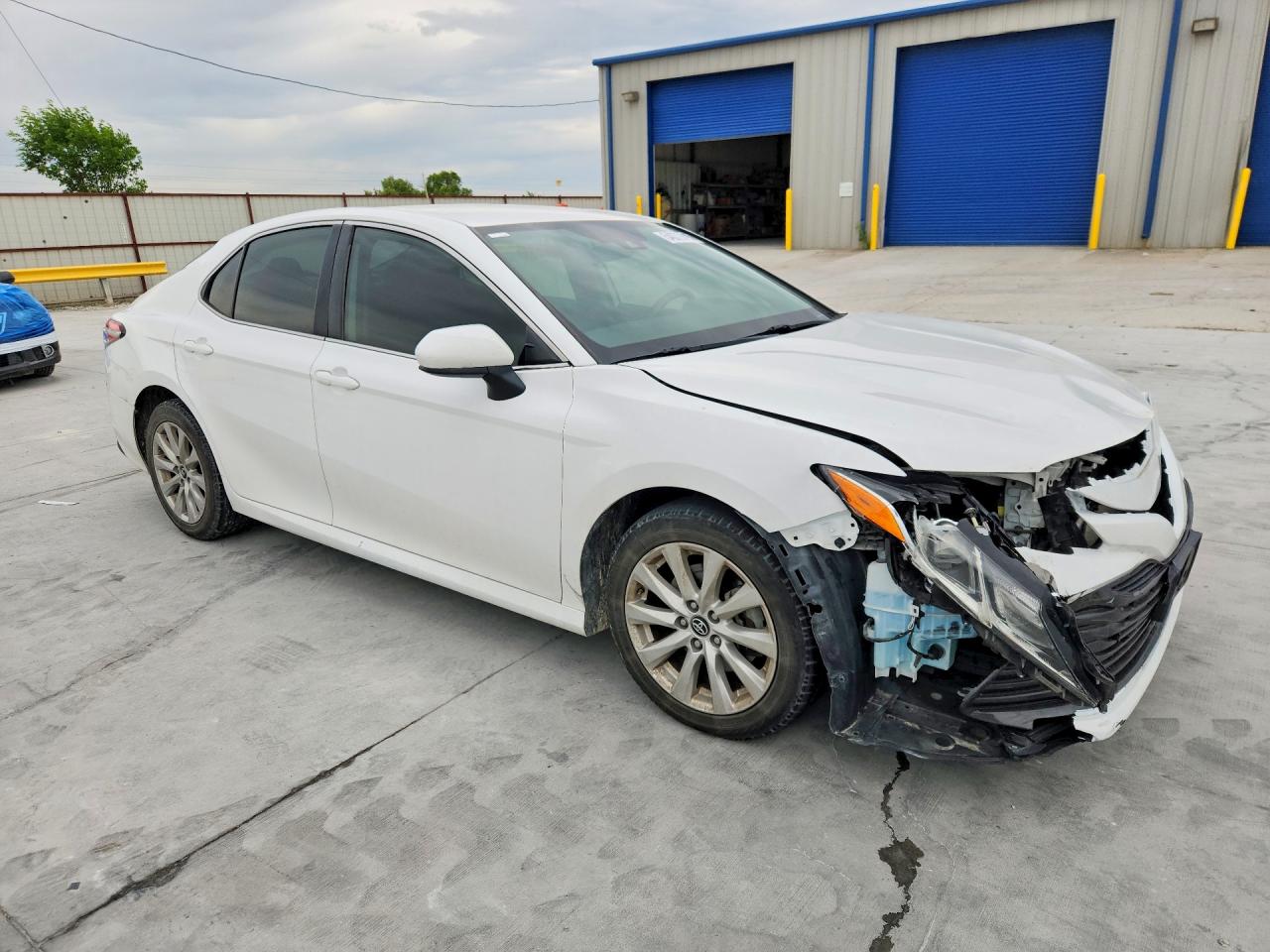 2019 TOYOTA CAMRY LE — снимка 4