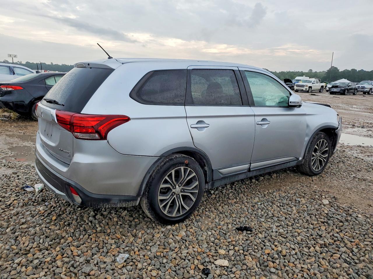 2016 MITSUBISHI OUTLANDER SE — снимка 3